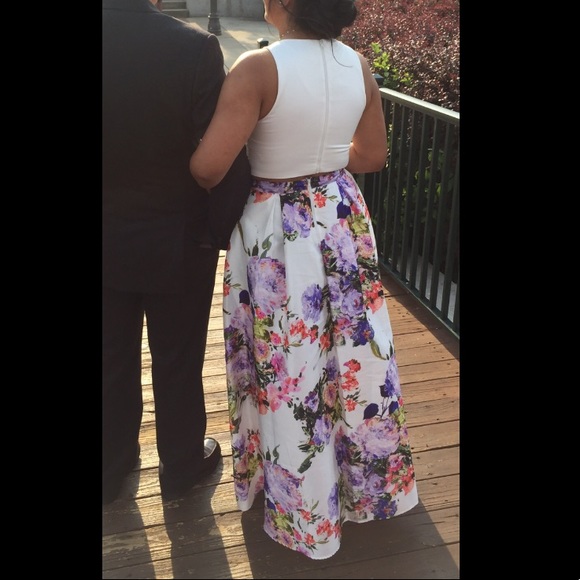 PROM DRESS 💜 - Picture 4 of 8